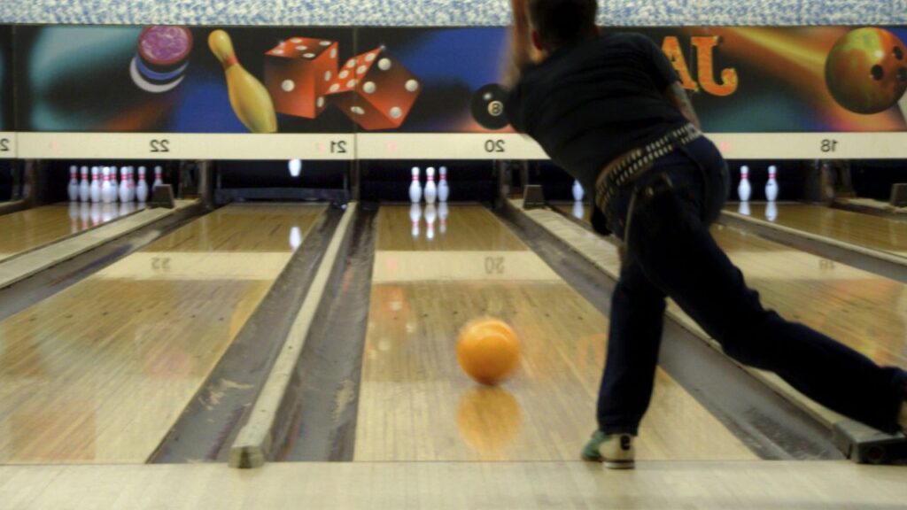 how many boards wide is a bowling lane