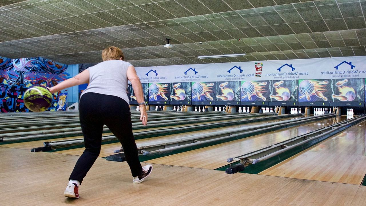 two-handed bowling release