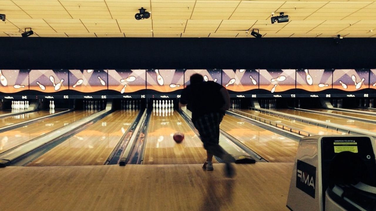 How Many Players Can Play in One Bowling Lane