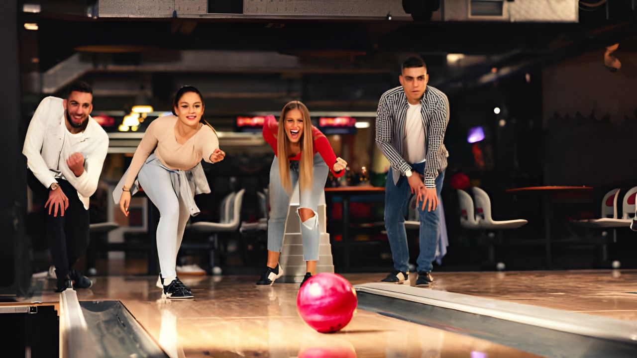 How to Hook a Bowling Ball With Conventional Grip